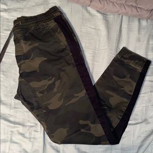 Hollister men joggers camo with black stripe